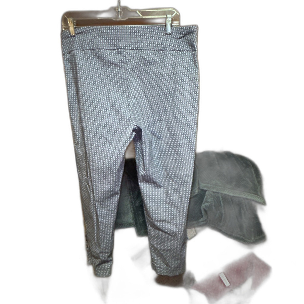 Attyre Gray and White Patterned Cropped Pants Size 14 - Picture 3 of 7